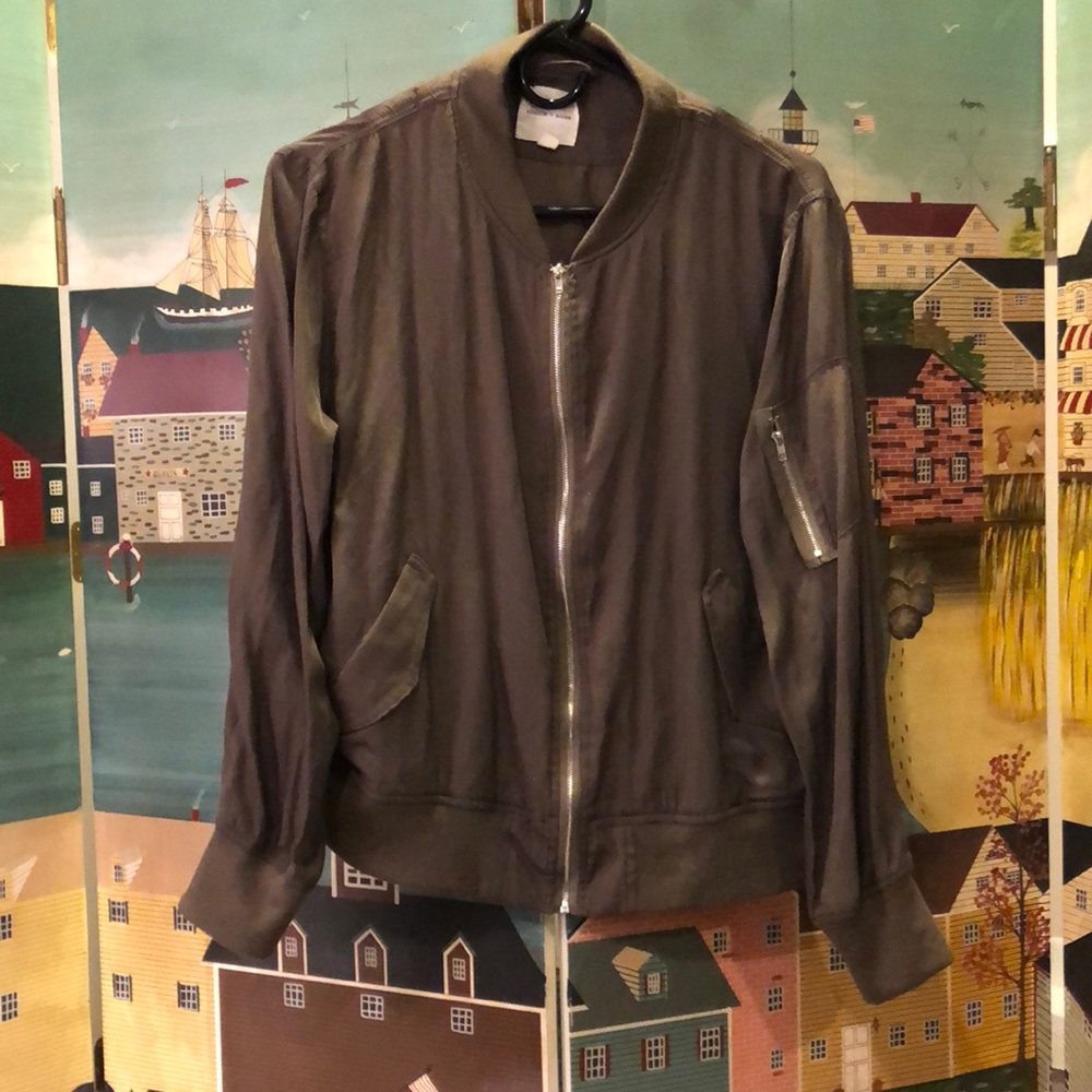 Lightweight silky bomber